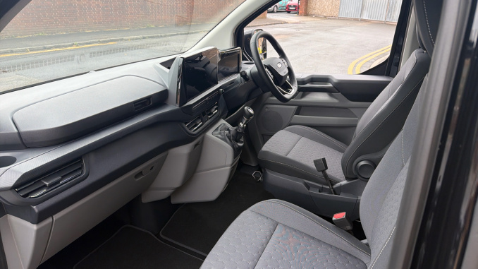 Ford Transit Custom 320 L1 Diesel Fwd 2.0 EcoBlue 136ps H1 Double Cab Van Limited - Image 13